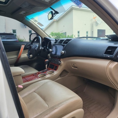 Toyota Highlander 2008 (white) In Lagos