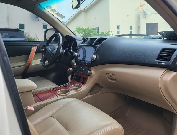 Toyota Highlander 2008 (white) In Lagos