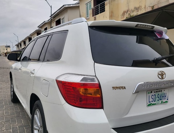 Toyota Highlander 2008 (white) In Lagos