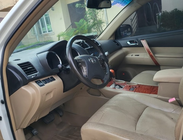 Toyota Highlander 2008 (white) In Lagos