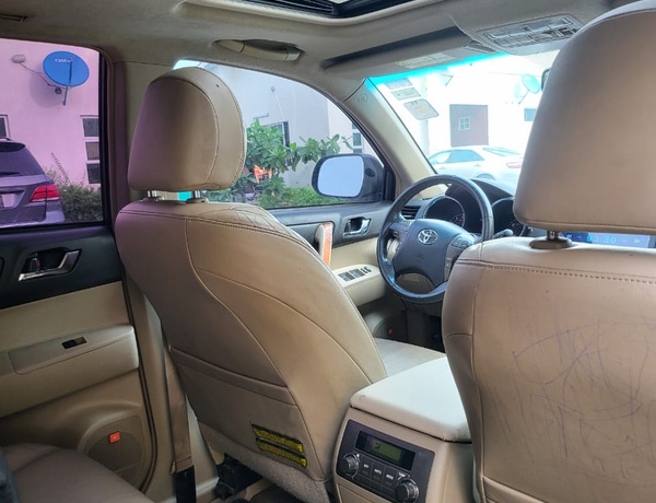 Toyota Highlander 2008 (white) In Lagos