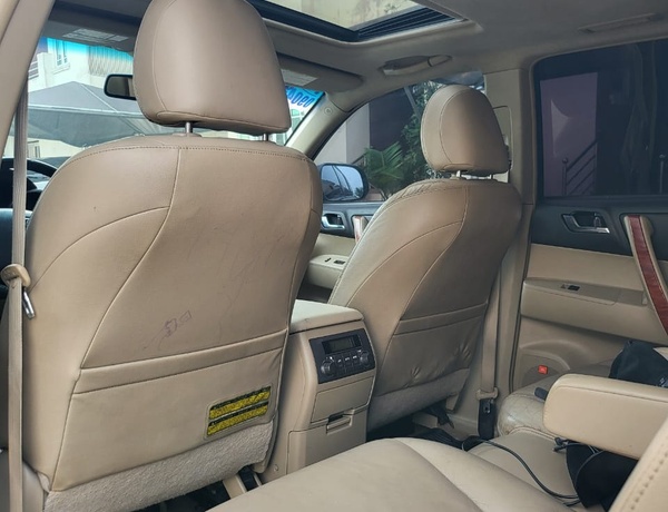 Toyota Highlander 2008 (white) In Lagos