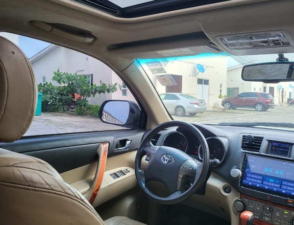 Toyota Highlander 2008 (white) In Lagos