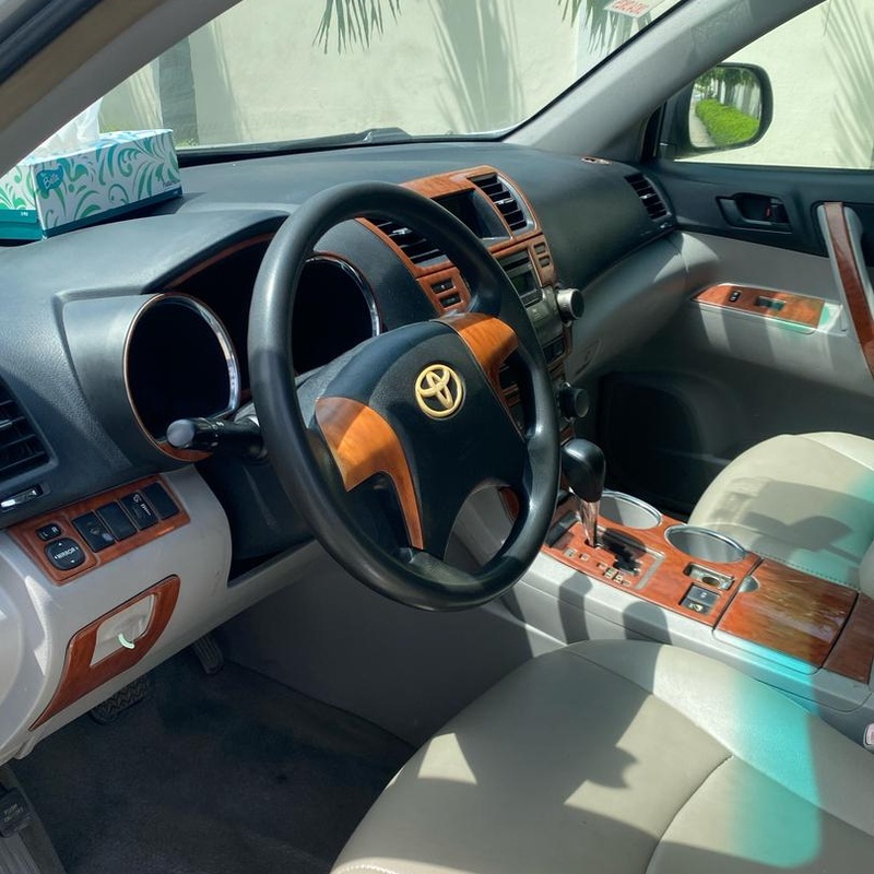 Toyota Highlander 2012 (silver) In Lagos image