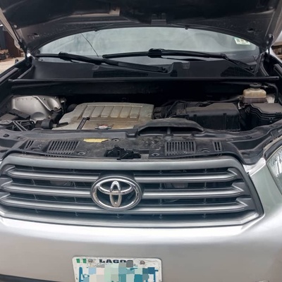 Toyota Highlander 2012 (silver) In Lagos