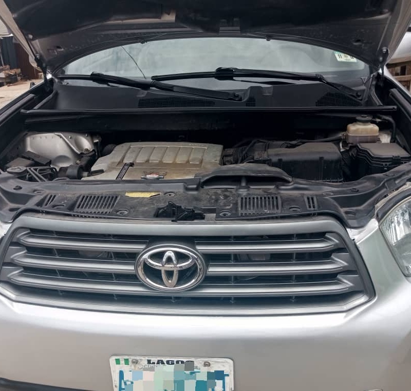 Toyota Highlander 2012 (silver) In Lagos image