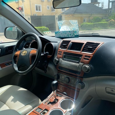 Toyota Highlander 2012 (silver) In Lagos
