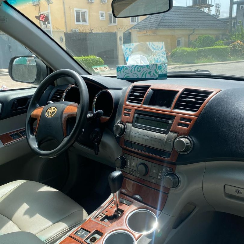 Toyota Highlander 2012 (silver) In Lagos image