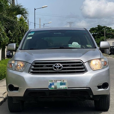 Toyota Highlander 2012 (silver) In Lagos