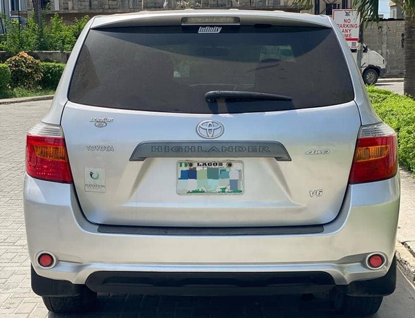 Toyota Highlander 2012 (silver) In Lagos