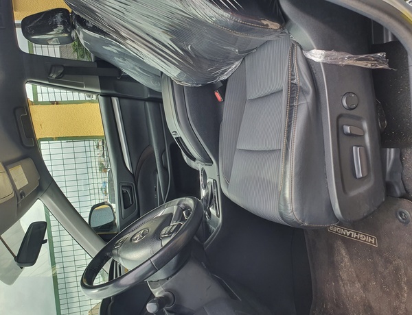 Toyota Highlander (gray) 2015 Limited In Lagos
