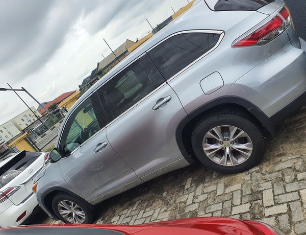 Toyota Highlander (gray) 2015 Limited In Lagos