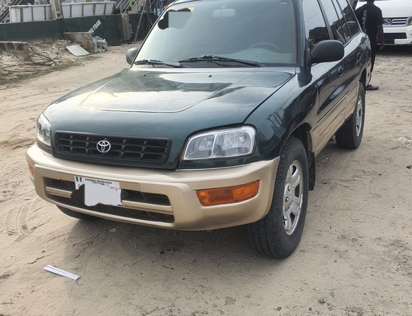 Toyota RAV4 2000 (green) In Lagos