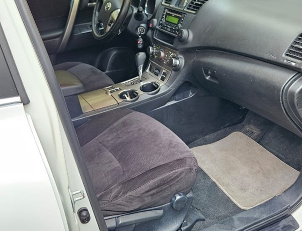 Tokunbo 2013 Toyota Highlander In Lagos