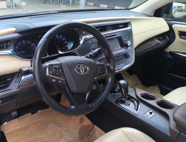 Tokunbo 2014 Toyota Avalon XLE In Lagos