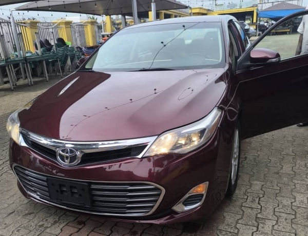 Tokunbo 2014 Toyota Avalon XLE In Lagos