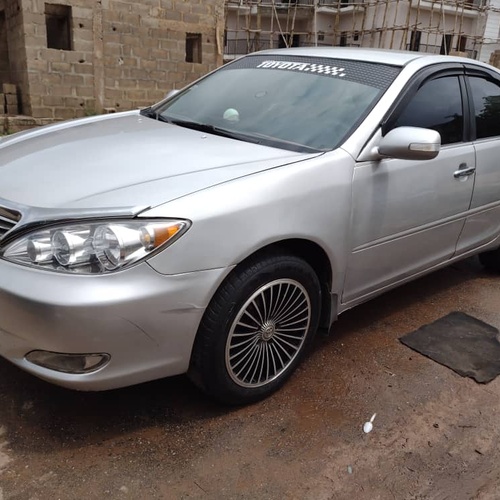 Toyota Camry 2004 ( Upgraded to 06 ) In Ibadan