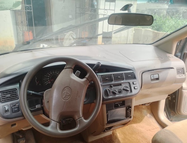 Nigerian Used Toyota Sienna 2000 in Agbara Ogun state