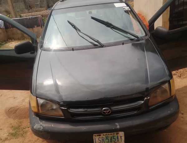 Nigerian Used Toyota Sienna 2000 in Agbara Ogun state
