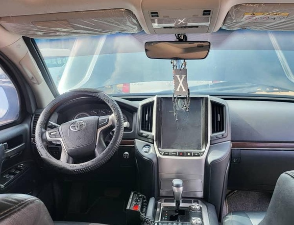 2018 model Toyota Land cruiser (Bullet Proof)
