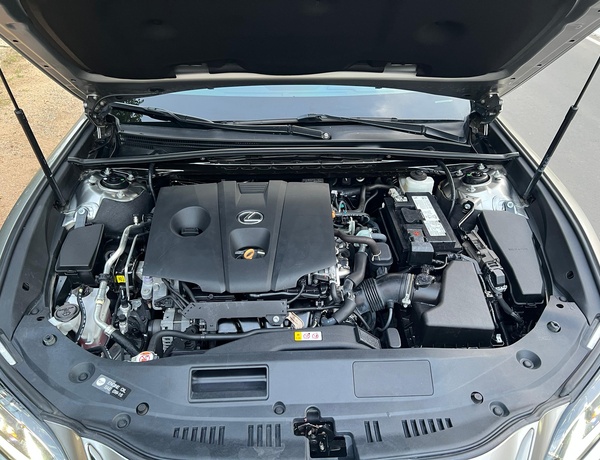 Foreign used 2021 Lexus ES 350 F-Sport In Abuja