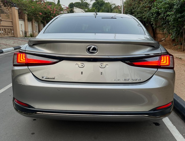 Foreign used 2021 Lexus ES 350 F-Sport In Abuja
