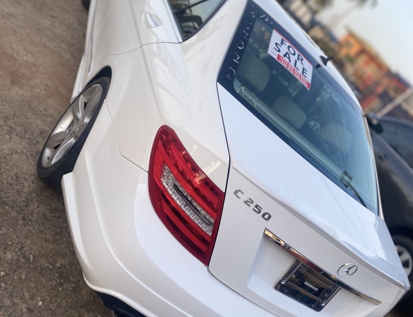  Foreign Used Mercedes Benz E250 2014 for Sell in Alimosho,Lagos