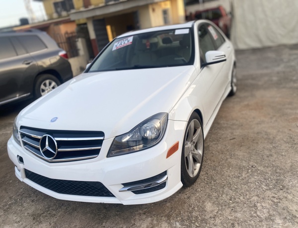 Foreign Used Mercedes Benz E250 2014 for Sell in Alimosho,Lagos