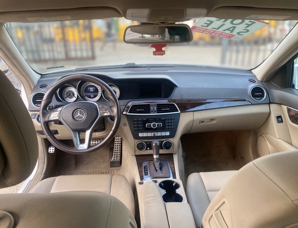  Foreign Used Mercedes Benz E250 2014 for Sell in Alimosho,Lagos