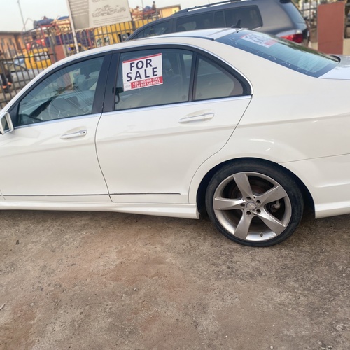  Foreign Used Mercedes Benz E250 2014 for Sell in Alimosho,Lagos