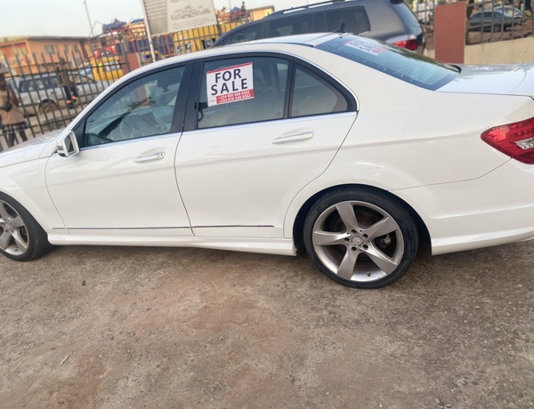  Foreign Used Mercedes Benz E250 2014 for Sell in Alimosho,Lagos