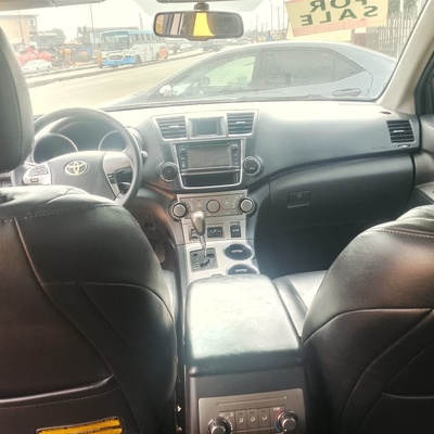 FOREIGN USED TOYOTA HIGHLANDER 2013 FOR SALE  IN LAGOS