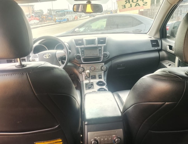FOREIGN USED TOYOTA HIGHLANDER 2013 FOR SALE  IN LAGOS