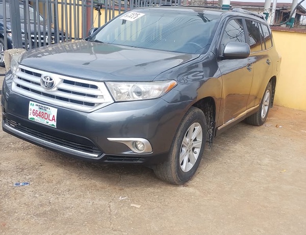 FOREIGN USED TOYOTA HIGHLANDER 2013 FOR SALE  IN LAGOS