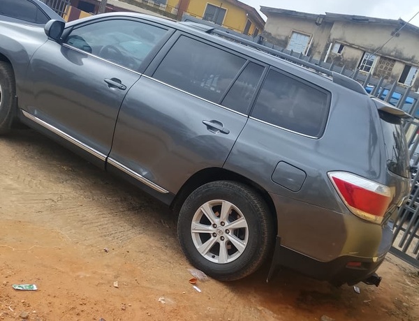 FOREIGN USED TOYOTA HIGHLANDER 2013 FOR SALE  IN LAGOS