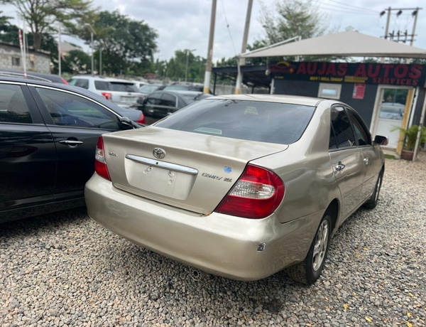 2004 TOYOTA CAMRY XLE In Abuja
