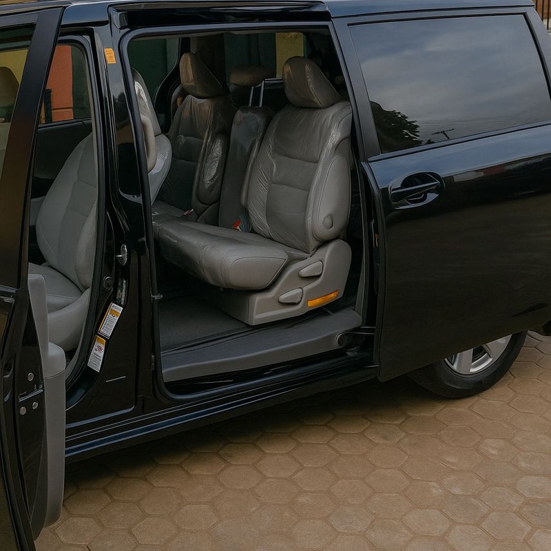 TOYOTA SIENNA LE 2011  7 PASSENGER BLACK FOR SALE IN LAGOS image
