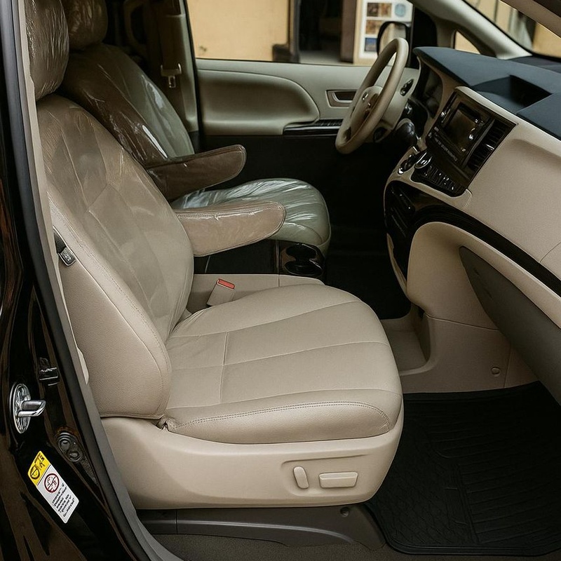 TOYOTA SIENNA LE 2011  7 PASSENGER BLACK FOR SALE IN LAGOS image