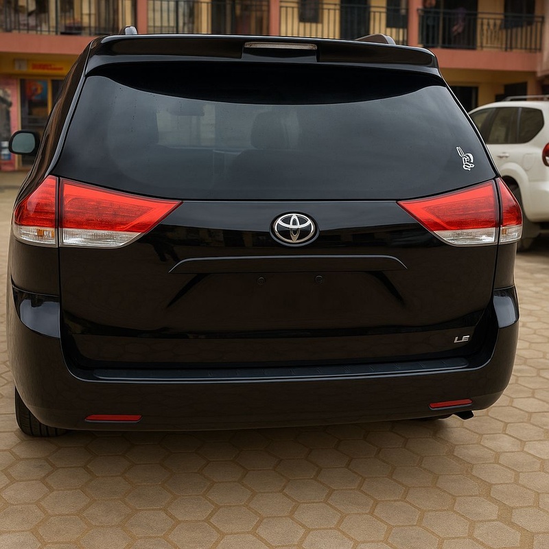 TOYOTA SIENNA LE 2011  7 PASSENGER BLACK FOR SALE IN LAGOS image