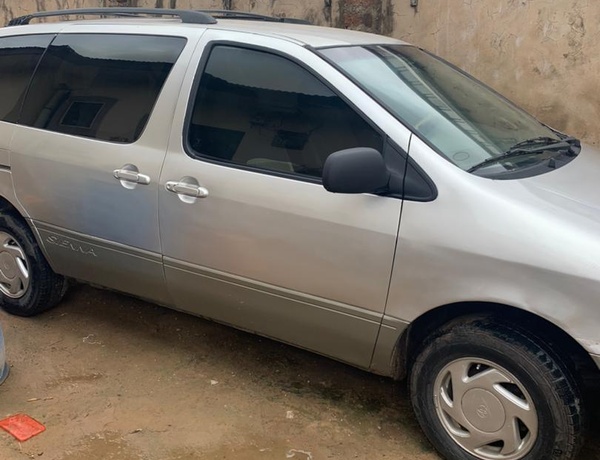 Toyota Sienna 2002 In Abuja