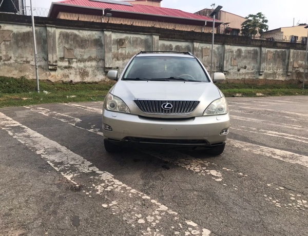 Foreign used Lexus RX330 * 2004 * For sale in Lagos