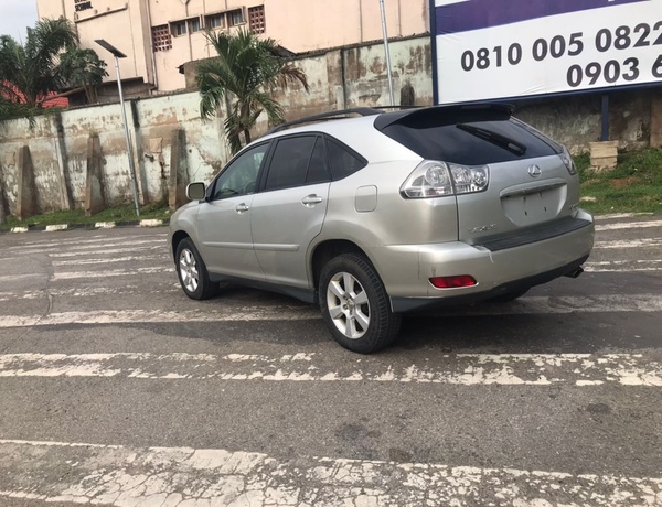 Foreign used Lexus RX330 * 2004 * For sale in Lagos