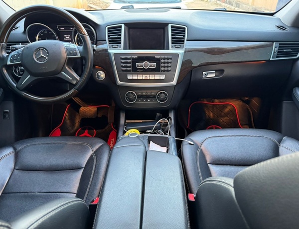Mercedes-Benz ML350 2013 model