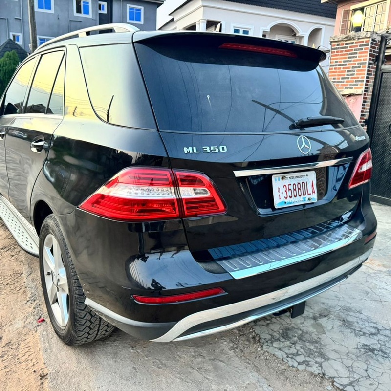Mercedes-Benz ML350 2013 model image