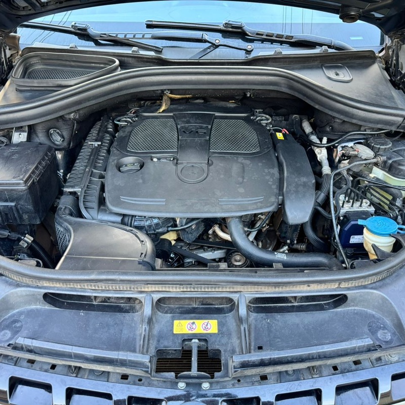 Mercedes-Benz ML350 2013 model image