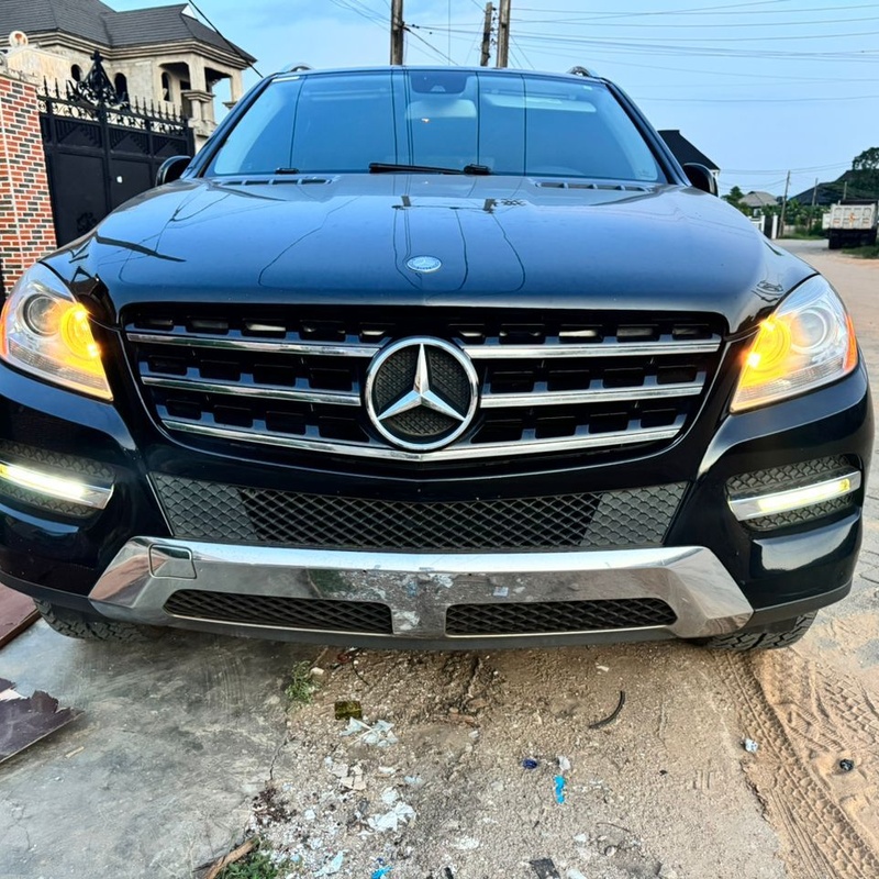 Mercedes-Benz ML350 2013 model image