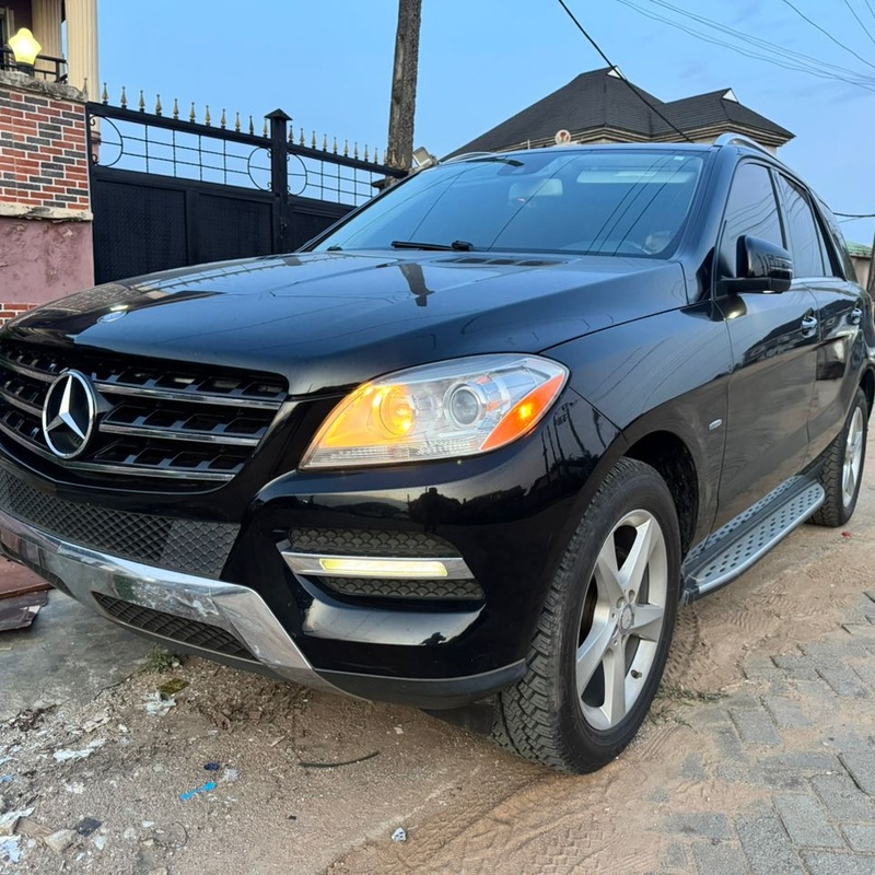 Mercedes-Benz ML350 2013 model image