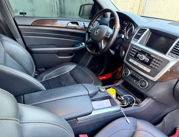 Mercedes-Benz ML350 2013 model