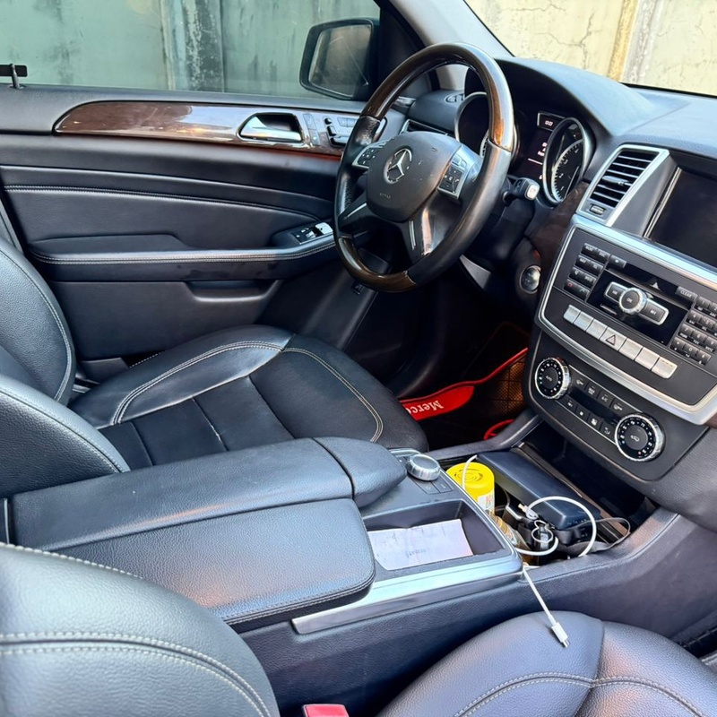 Mercedes-Benz ML350 2013 model image
