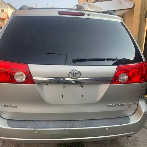 Toyota Sienna 2008 In Okota,Lagos.